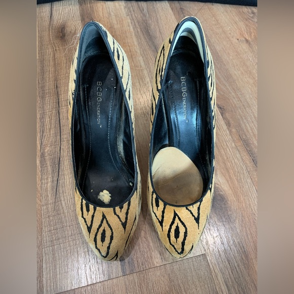 Rare! GUC Vintage BCBG Animal Print Suede Pump by BCBG 7.5b - Picture 1 of 11